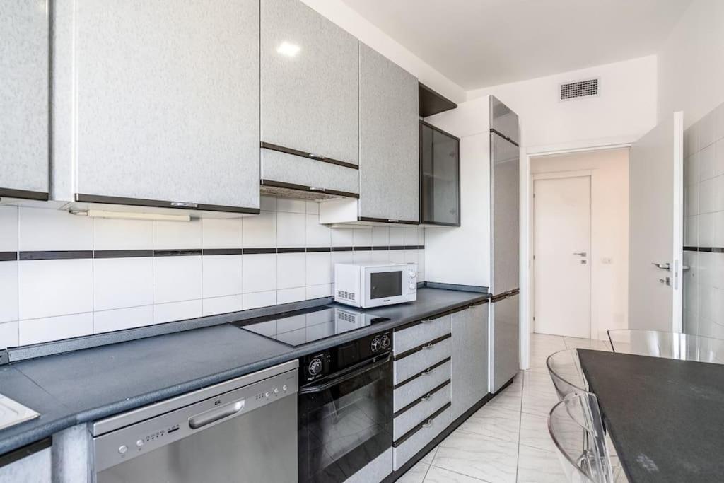Comfort Suite In Милано Екстериор снимка
