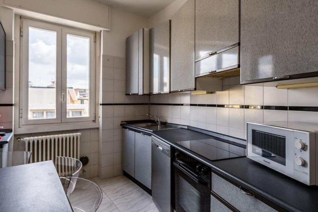 Comfort Suite In Милано Екстериор снимка